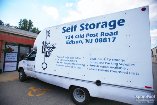 Facility photo: //images.sparefoot.com/medium/24261668f1170b3dc83.jpg