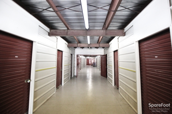 Facility photo: //images.sparefoot.com/medium/24261668f1170ccad2f.jpg