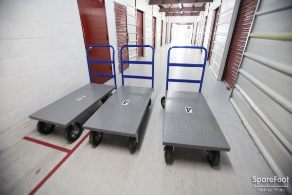 Facility photo: //images.sparefoot.com/medium/24261668f1170e1fe17.jpg