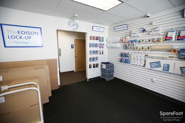Facility photo: //images.sparefoot.com/medium/24261668f1170f710e8.jpg
