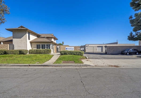 Facility photo: //images.sparefoot.com/medium/242624691cdd260b4bf.jpg