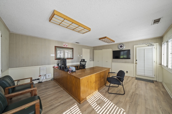 Facility photo: //images.sparefoot.com/medium/242624691cdd2ce90b7.jpg