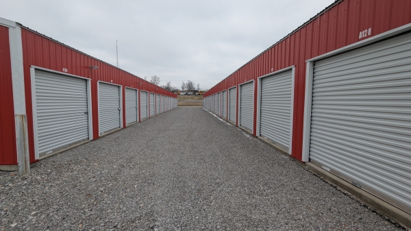 Facility photo: //images.sparefoot.com/medium/24262668f1580b9fd38.jpg