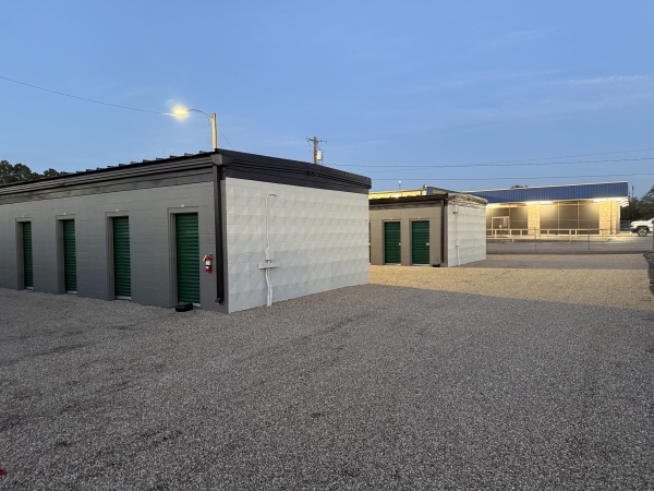 Facility photo: //images.sparefoot.com/medium/24262768f18fffc56be.jpeg