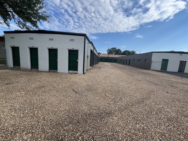 Facility photo: //images.sparefoot.com/medium/24262968f17a9384d96.jpeg