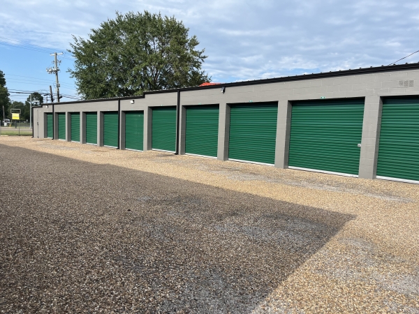 Facility photo: //images.sparefoot.com/medium/24262968f17ab02c363.jpeg