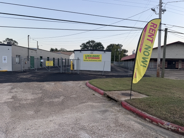 Facility photo: //images.sparefoot.com/medium/24262968f18f5eda709.jpeg