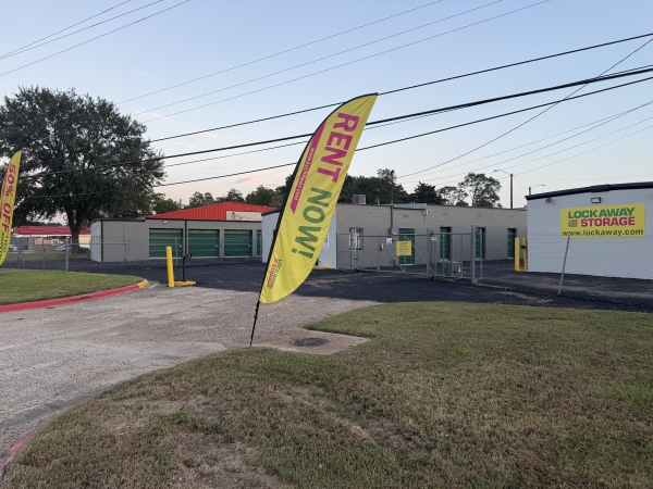 Facility photo: //images.sparefoot.com/medium/24262968f18f75cae31.jpeg