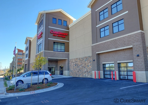 Facility photo: //images.sparefoot.com/medium/24263468f728bd0a348.jpg