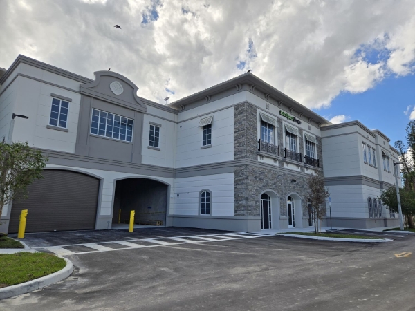 Facility photo: //images.sparefoot.com/medium/24266369943181b8e75.jpg