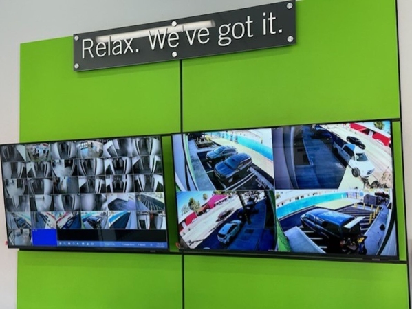 Facility photo: //images.sparefoot.com/medium/242672699431a313d8f.jpg