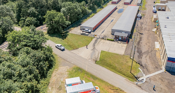 Facility photo: //images.sparefoot.com/medium/242742690907140d9eb.jpg