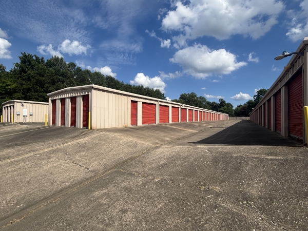 Facility photo: //images.sparefoot.com/medium/2427426909073e36457.jpeg