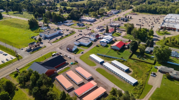 Facility photo: //images.sparefoot.com/medium/24274868f69f7aa7180.jpg