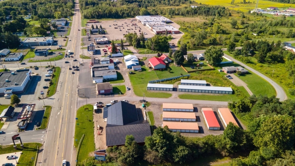 Facility photo: //images.sparefoot.com/medium/24274868f69f8625e2d.jpg