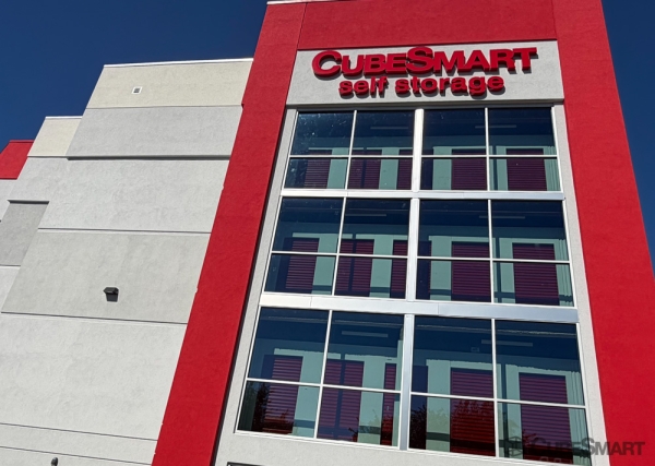 Facility photo: //images.sparefoot.com/medium/2427516905abf5b0157.jpg