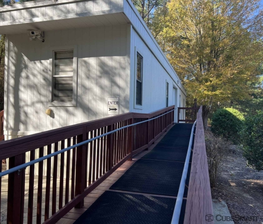 Facility photo: //images.sparefoot.com/medium/24275268fb28706537b.jpg