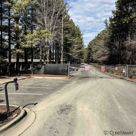 Facility photo: //images.sparefoot.com/medium/242752698d9be5c543b.jpg