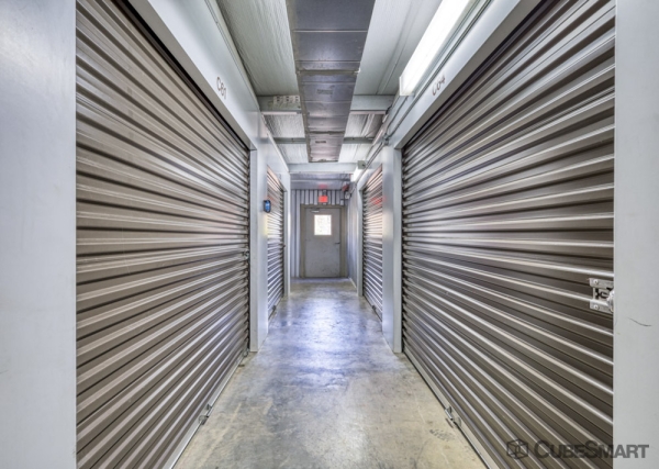 Facility photo: //images.sparefoot.com/medium/24275269f5b10399e57.jpg