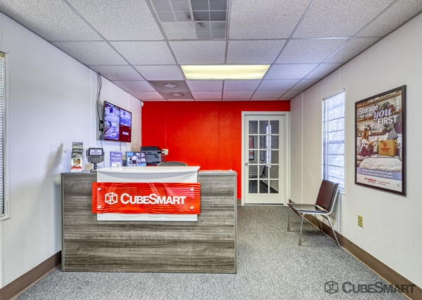 Facility photo: //images.sparefoot.com/medium/2427526a19556e9ed0a.jpg