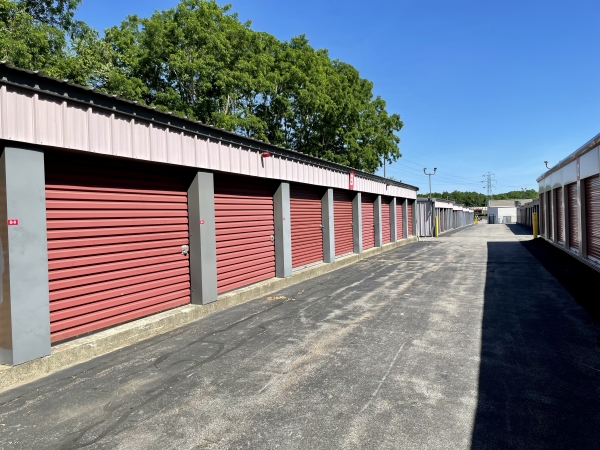 Facility photo: //images.sparefoot.com/medium/24275468f8e0a9c46b1.jpeg