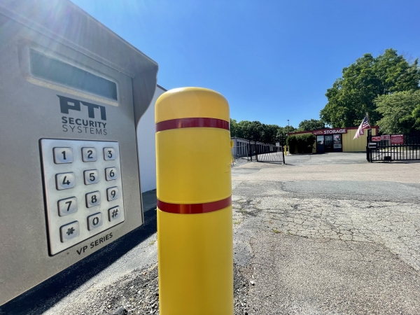 Facility photo: //images.sparefoot.com/medium/24275468f8e0d146f7d.jpeg
