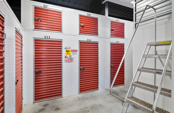 Facility photo: //images.sparefoot.com/medium/24275768f8deb2949ae.png