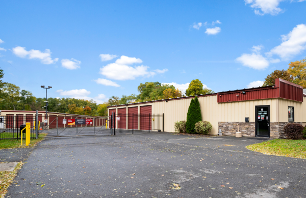 Facility photo: //images.sparefoot.com/medium/24275768f9294cad83e.png