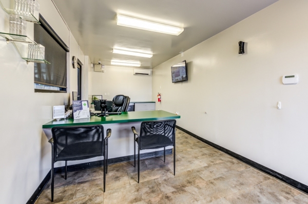 Facility photo: //images.sparefoot.com/medium/24277268fa50774b841.jpg