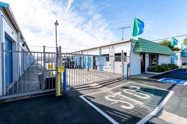 Facility photo: //images.sparefoot.com/medium/24277268fa50788bb5a.jpg