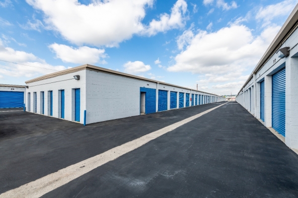 Facility photo: //images.sparefoot.com/medium/24277268fa5081304c7.jpg