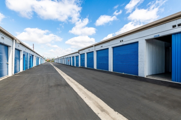 Facility photo: //images.sparefoot.com/medium/24277268fa50866b9b2.jpg