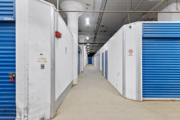 Facility photo: //images.sparefoot.com/medium/24277868ff85145fd48.jpg