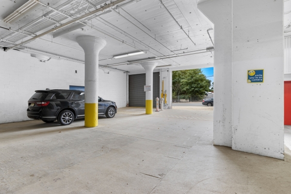 Facility photo: //images.sparefoot.com/medium/24277868ff8519771c7.jpg