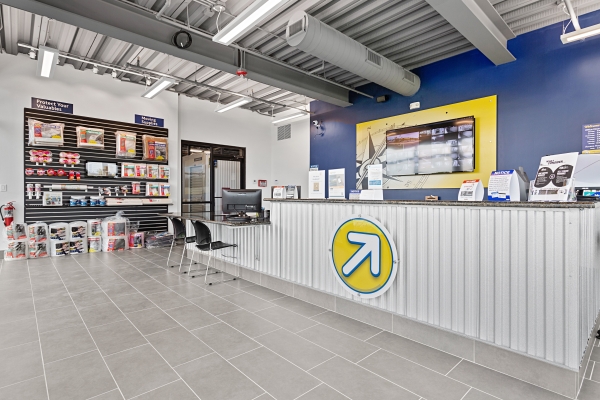 Facility photo: //images.sparefoot.com/medium/2427796900ed1e3b55e.jpeg