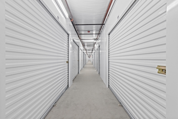 Facility photo: //images.sparefoot.com/medium/2427816900f06c23cbf.jpg