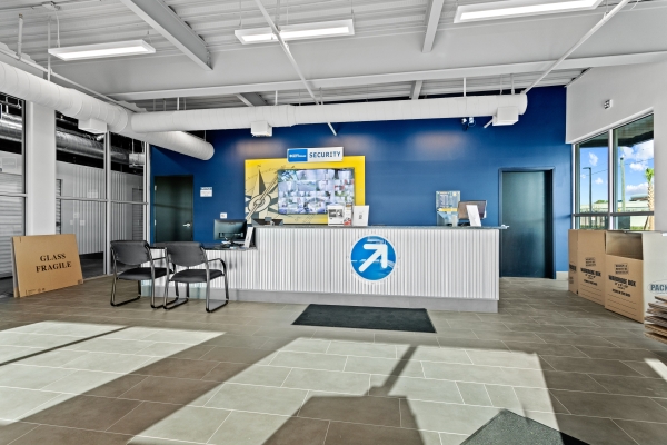 Facility photo: //images.sparefoot.com/medium/24278868ff6c31e6b9e.jpg