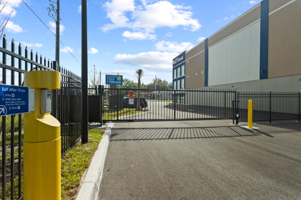 Facility photo: //images.sparefoot.com/medium/24278868ff6c7c0ed3e.jpg