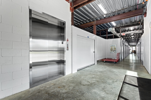 Facility photo: //images.sparefoot.com/medium/24278868ff6cbeb1560.jpg