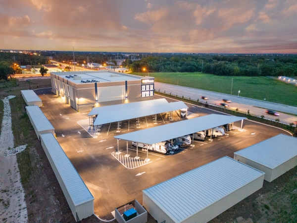 Facility photo: //images.sparefoot.com/medium/2427896900f1d294967.jpg