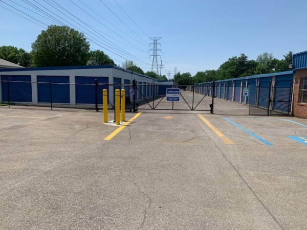 Facility photo: //images.sparefoot.com/medium/24279068ff795529916.jpg