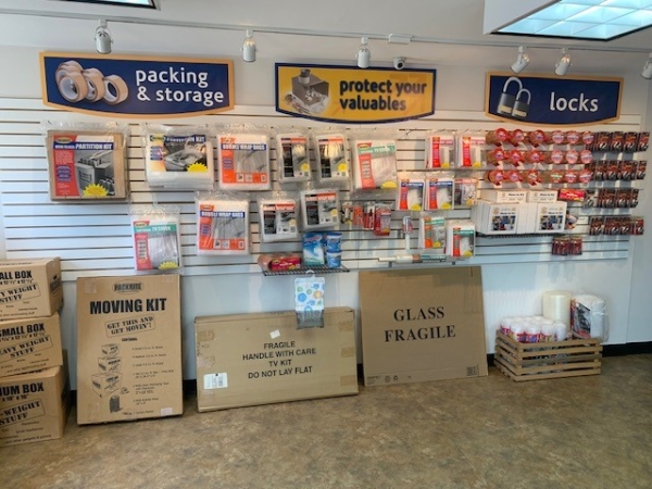 Facility photo: //images.sparefoot.com/medium/24279068ff795f40a8a.jpg