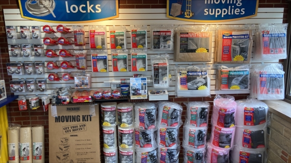 Facility photo: //images.sparefoot.com/medium/24279268ff73407a0f4.jpg