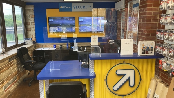 Facility photo: //images.sparefoot.com/medium/24279268ff7488cafc9.jpg