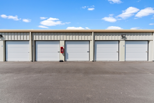 Facility photo: //images.sparefoot.com/medium/2427966900f2ac9a9db.jpg