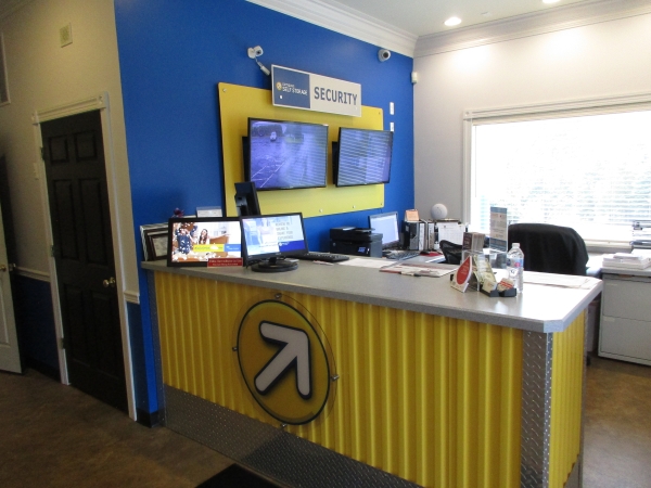 Facility photo: //images.sparefoot.com/medium/24280168fbe694bb39d.jpg