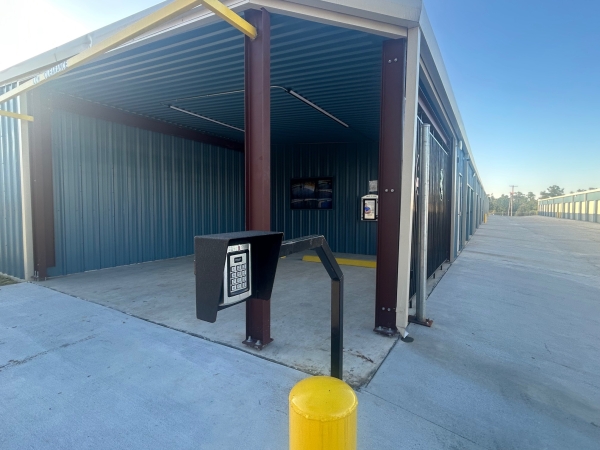 Facility photo: //images.sparefoot.com/medium/24280668ffc2cb2cfc7.jpg