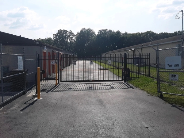 Facility photo: //images.sparefoot.com/medium/242813690290a364bbd.jpeg