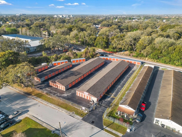 Facility photo: //images.sparefoot.com/medium/24281369110096f0ddc.jpeg