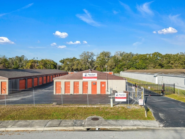 Facility photo: //images.sparefoot.com/medium/2428136912019709de6.jpeg